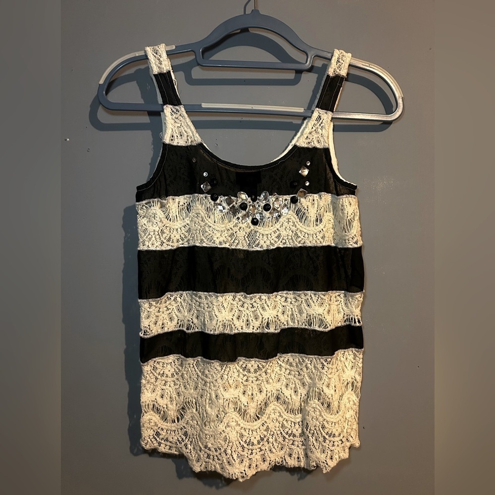 Daytrip lace/crochet/jeweled tank top, size
Small, excellent condition